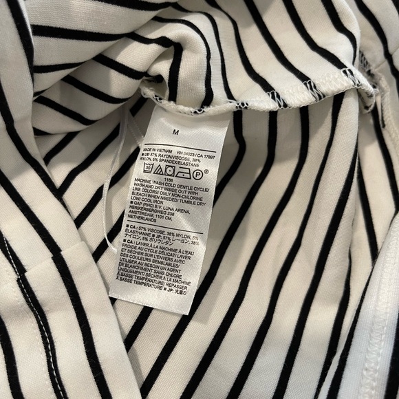 Like new Banana Republic off shoulder top M - Picture 9 of 9